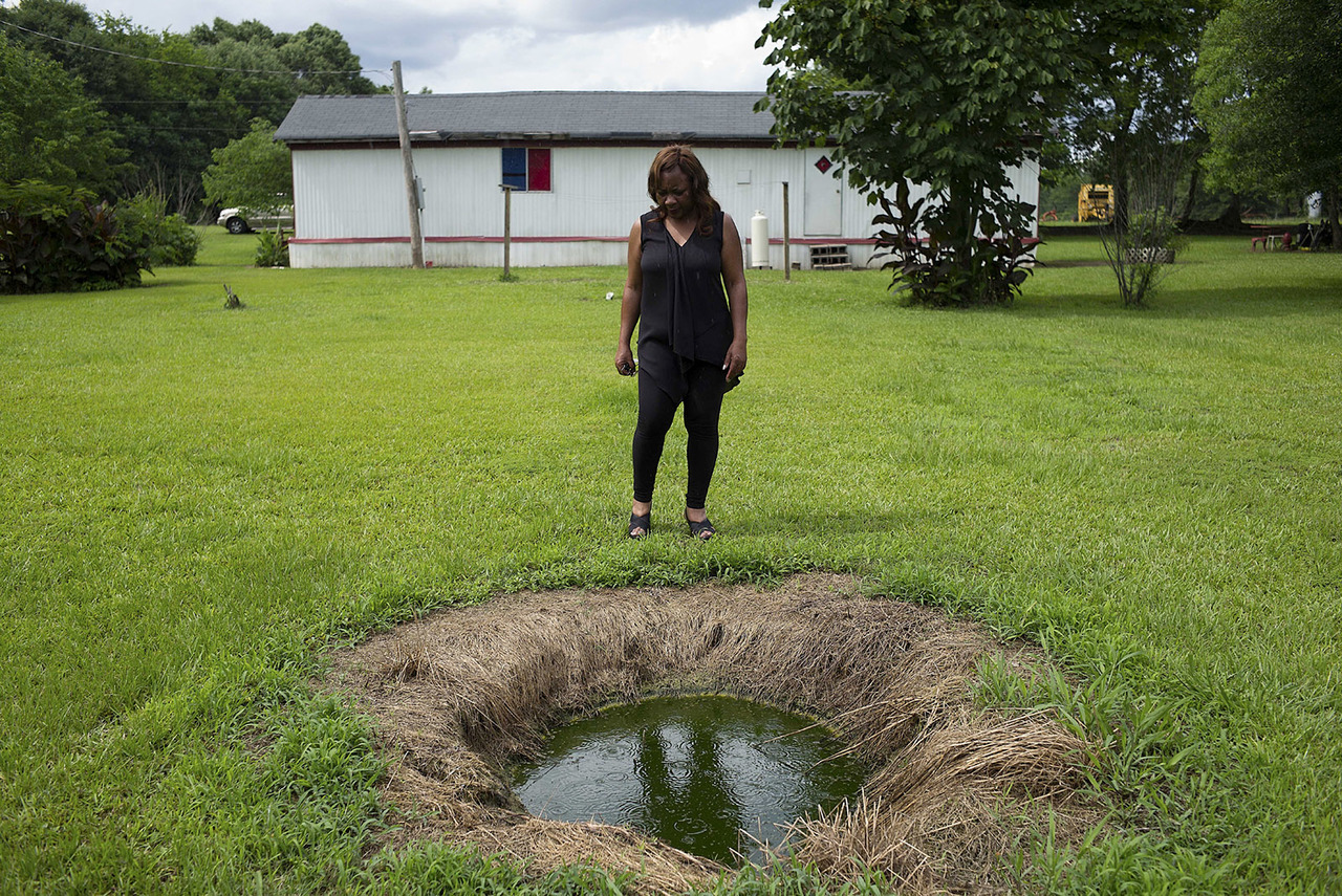 
The Stench of American Neglect
Caroline Fraser	
In her new book, the activist Catherine Coleman Flowers chronicles her efforts to expose criminally deficient sanitation in her home county of Lowndes, Alabama and around the US.

February 25, 2021 issue
The New York Review of Books